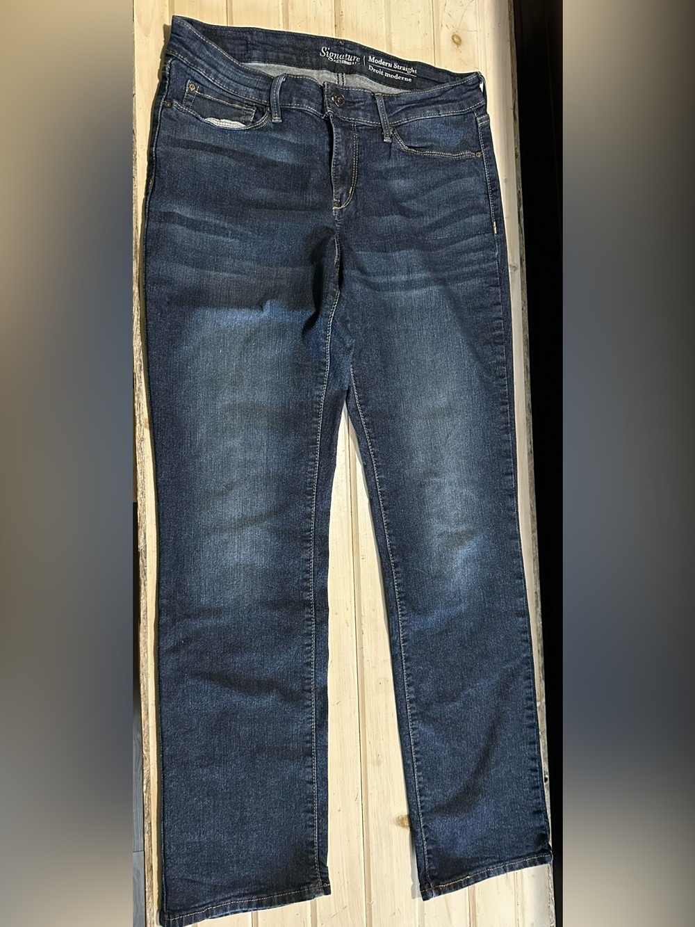 Levi's Women's Straight Leg Jeans in Dark Blue Wash